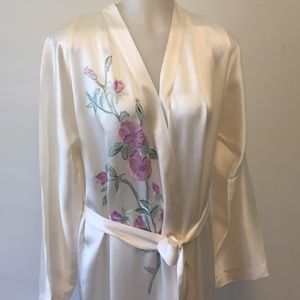 NWT Silk Robe Embroidered Flowers SZ Large